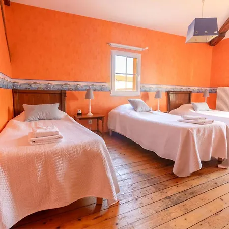 Les Oiseaux_a Avec Piscine Chauffee Holiday home